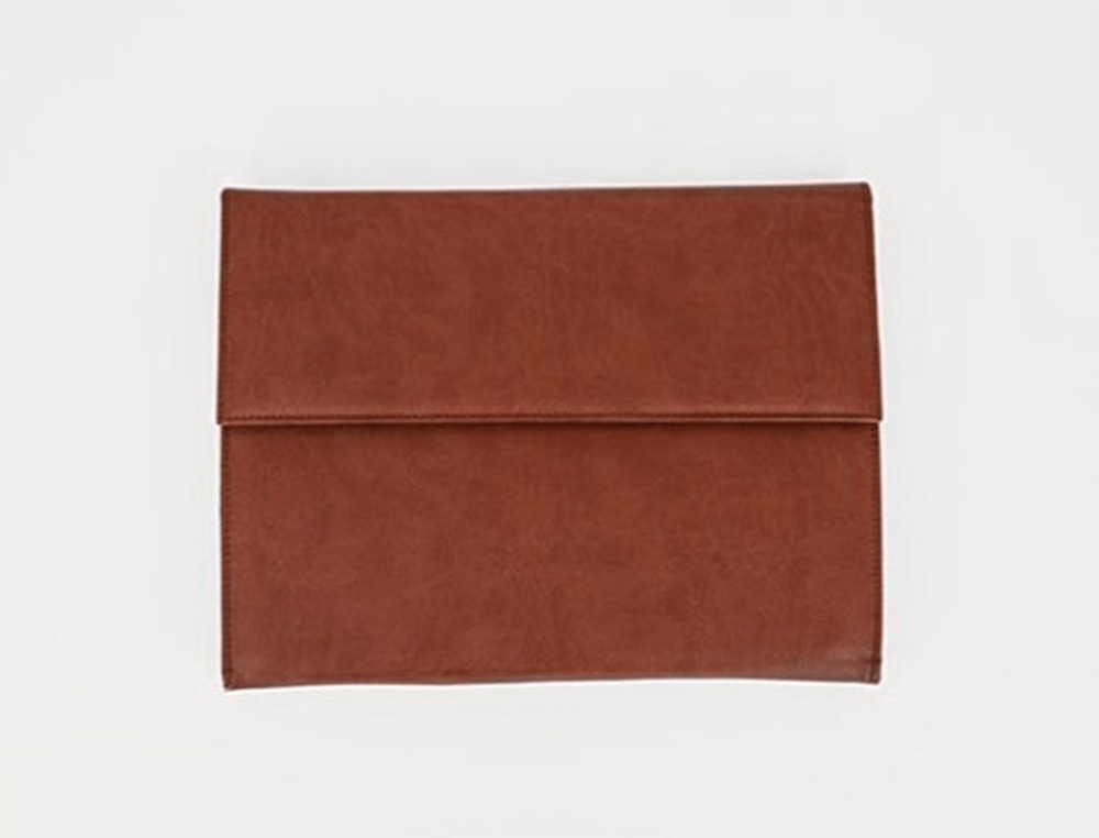 CARPETA PORTADOCUMENTOS ARTESANIA PIEL SINTENTICA CON DOBLE CIERRE DE IMAN COLOR CUERO 260X235X35 MM