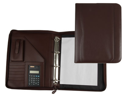 [KF17202] CARPETA PORTAFOLIOS Q-CONNECT CREMALLERA 4 ANILLAS 20 MM CONCALCULADORA CON BOLSA PARA MOVIL COLOR MARRON 260X355 MM