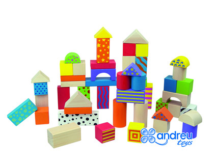 [16351] JUEGO ANDREUTOYS CONSTRUCCION BLOQUES MADERA 50 PIEZAS 18X18 CM