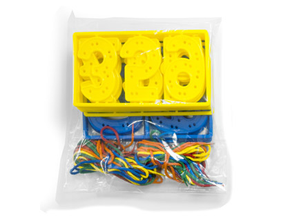 [95268] JUEGO MINILAND NUMEROS PARA COSER 7 CM 40 PIEZAS + 20 CORDONES