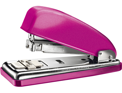 [626510] GRAPADORA PETRUS 226 CLASSIC WOW FUCSIA METALIZADO CAPACIDAD 30 HOJAS EN BLISTER